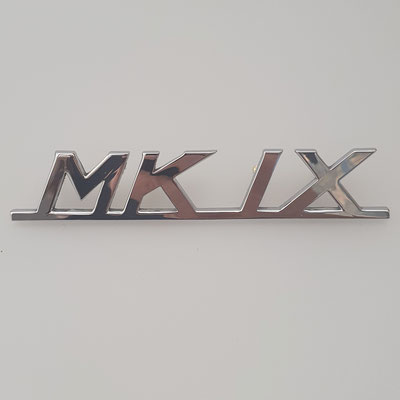 Nachguss von Schriftzug für Jaguar MK IX. Hergestellt aus Messing in Handarbeit, Oberfläche glänzend verchromt. - nachguss.de