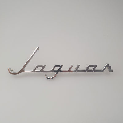 Nachguss von Schriftzug "Jaguar", Messing massiv, glänzend verchromt. - nachguss.de