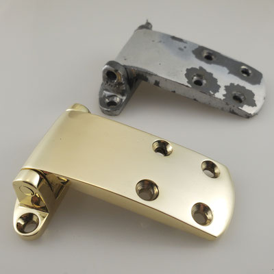 Original und Nachfertigung von Scharnier für Oldtimerrestaurierung. Echte Handarbeit aus massivem Messing. nachguss.de