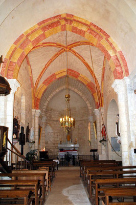 Charras 16 - église - la nef