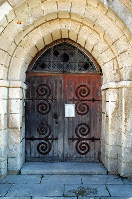 Charras 16 - église fortifiée - portail d'entrée