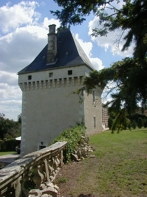 Charras Charente - château - la tour dite" du guet"