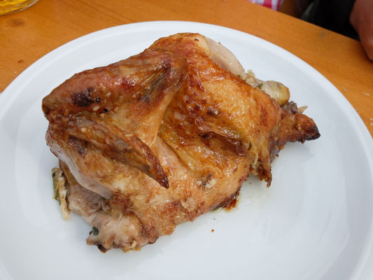 テントで注文した鶏の丸焼き