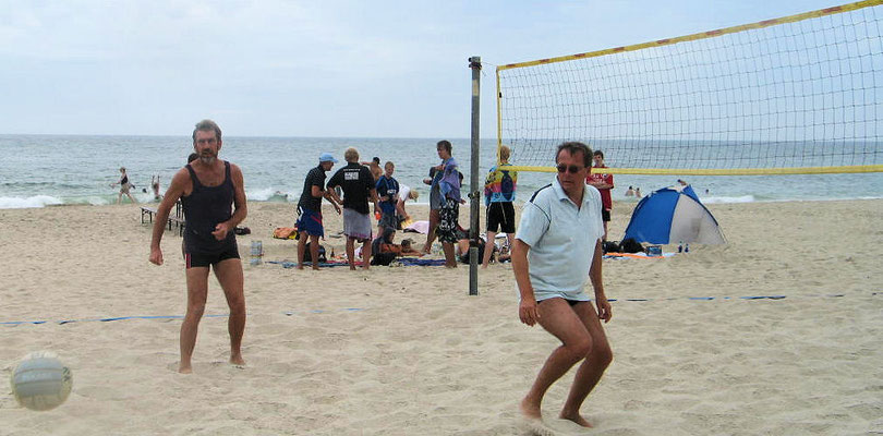 Auch auf Sylt am Strand von Westerland sind Stapler beim Volleyball zu sehen