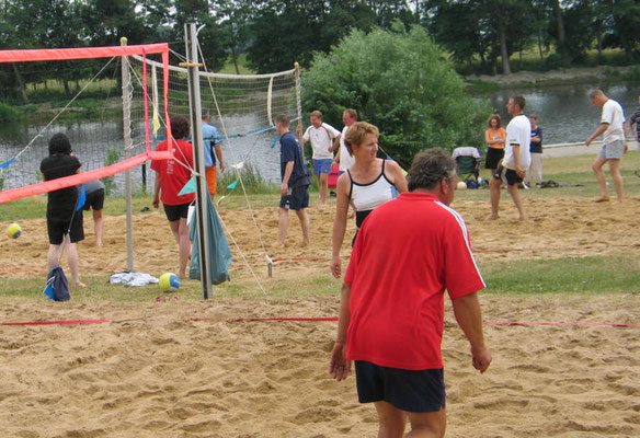 Beachturnier 2008 an der Eider mit 22 Teams aus Stapel und Umgebung