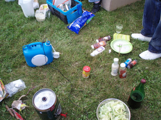 Kampfeinsatz auf der Grillwiese / Studentenparty