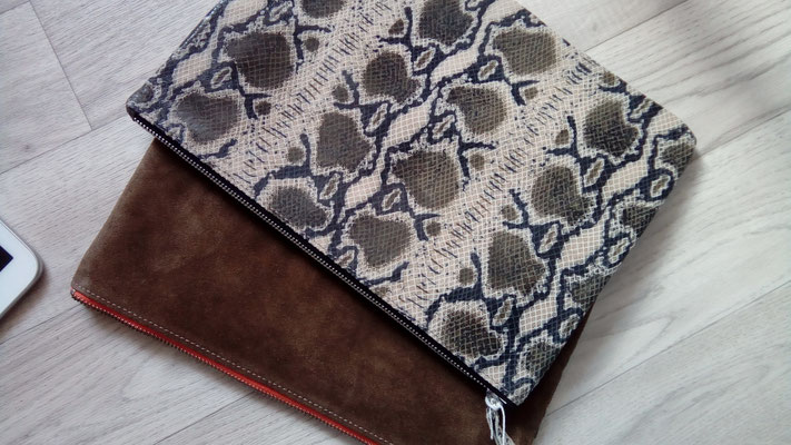 idée cadeau, pochette, trousse,cuir, étui tablette, made in France, artisanal, créateur, haut de gamme
