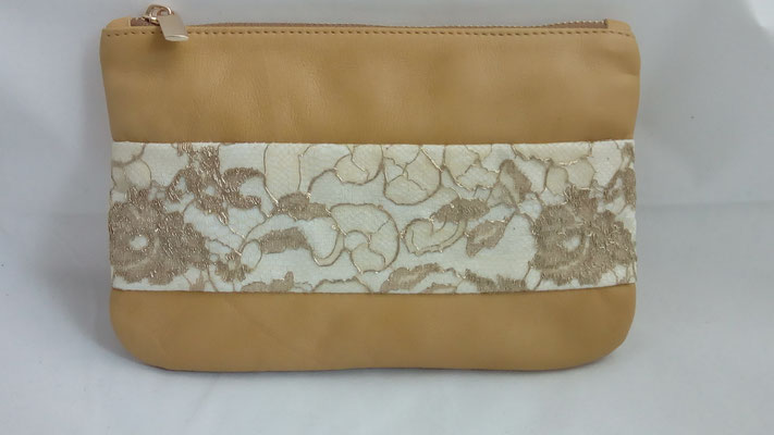 maroquinerie française, pochette artisanale, dentelle Calais Caudry, luxe, trousse fabrication française,  haut de gamme, made in France, pochette fait main