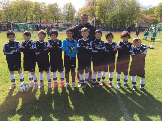 U9 wirft ihren Schatten voraus ;) Gruppensieger in SSV Buer beim NRW Junior-Soccer-Cup.  8 Spiele 7 Siege... Tolle Jungs