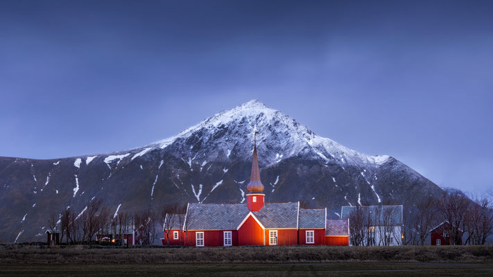 Flakstad Kirche