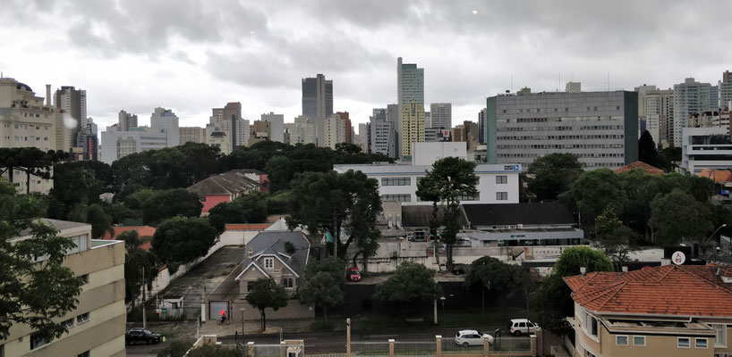 Unser einziges Foto von Curitiba. Ausblick vom Hotelrestaurant.