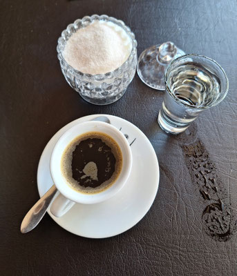 Darf nicht fehlen. Kaffee und Pisco.
