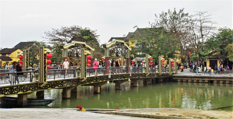 Die Brücke auf die Insel.