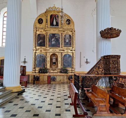Ein Nebenaltar.