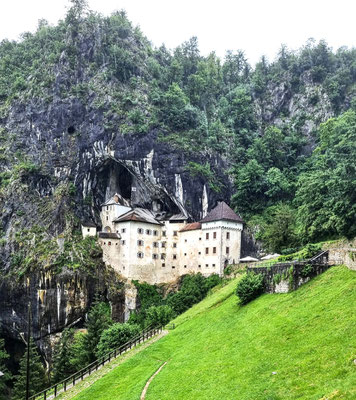 Die Höhlenburg Predjama....