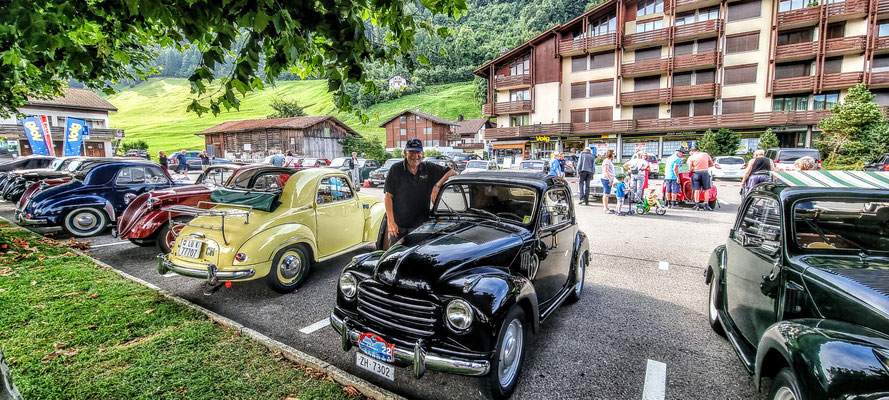 Der Sammelparkplatz gegenüber.