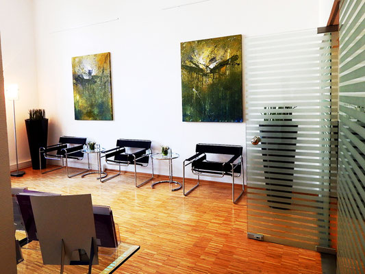 So sehen nun in der Klink für ästhetische Chirurgie  am Pelikanplatz in Hannover die Räume aus. Ich habe sie alle extra gemalt. Wurde mit Dr. med. Entezami alles schön besprochen. Danke von hier aus für die besondere Zusammenarbeit. Hat wirklich Freude ge