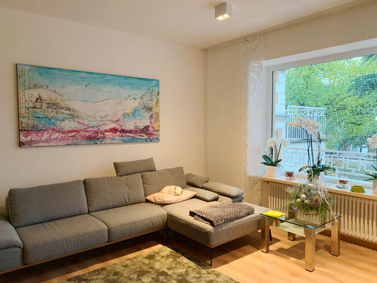 große Bilder im Wohnzimmer