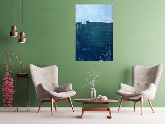 blaues Bild an grüner Wand