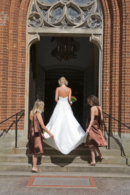 Braut, Trauzeugin, Kirche, Hochzeitsfotografie, Bremen