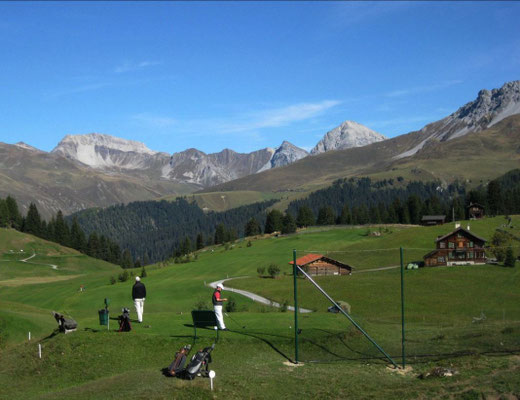 Golfferien Schweiz - Arosa ist einmalig. 1800m = Golfen und Lunge reinigen zugleich! Spass für die ganze Familie, neu mit Bärenpark!