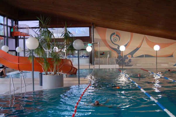 50  m Hallenbad und 25 m Hallenbad plus Wellness Pool