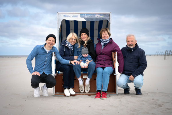 Familie am Strand von St. Peter-Ording, Fotoshooting am Strand von St. Peter-Ording, Familienfotos am Strand, Familien Fotoshooting am Strand