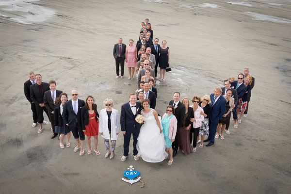 Hochzeitsfotograf St. Peter-Ording - Sektempfang am Strand in Ording