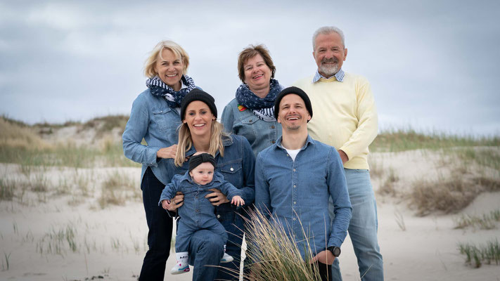 Familie am Strand von St. Peter-Ording, Fotoshooting am Strand von St. Peter-Ording, Familienfotos am Strand, Familien Fotoshooting am Strand