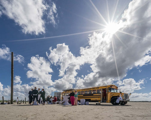 Hochzeitsfotograf St. Peter-Ording - Sektempfang am Strand in Ording