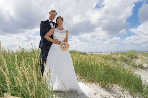 Hochzeitsfotograf St. Peter-Ording - Sektempfang und Hochzeitsbilder am Strand in Ording