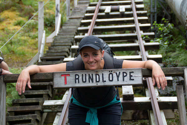 Wir bleiben in Flørli und wagen den Aufstieg über 4444 Holztreppen hinauf zum Ternevatnet Stausee (Wasserkraftwerk)