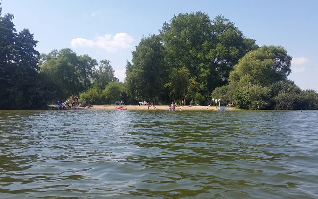 großer Badestrand am Kellersee
