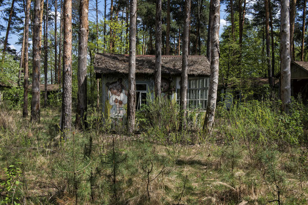 The Izumrudny children’s summer camp is located a few kilometres from the Chernobyl nuclear power plant. It consisted of colourful houses with characters from Soviet fairy tales and was used during the summer as a place for the plant workers’ children