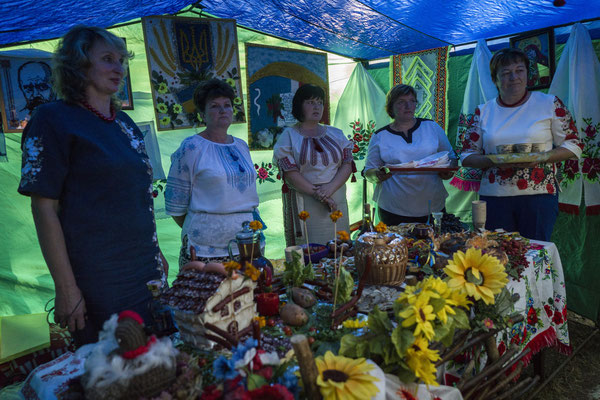 stall with local food at the Ivankiv town fair