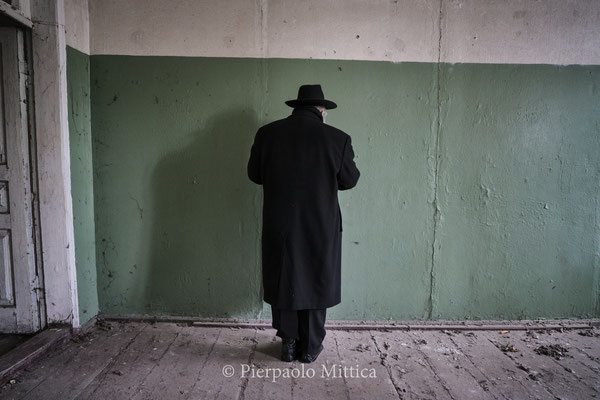 Yitz Twersky while praying inside the abandoned Chernobyl Synagogue. On 2017 he did his first trip to Chernobyl to visit the grave of his ancestor and the sacred places for Hassidic Jews. 