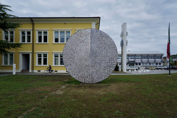 Spilimbergo (Pordenone, Italy), the Friuli School of Mosaic. "Light, Movement, Colour", the work to commemorate 100 years since the foundation of the Friuli School of Mosaic; it was designed by Giulio Candussio and produced by third-year students.