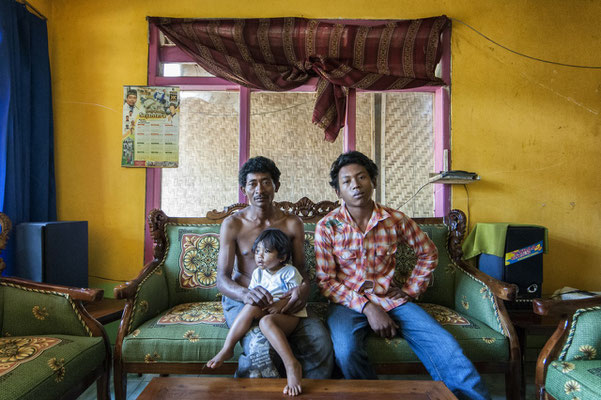 Haidoro with his son and daugter. They live in Sumberwatu village 