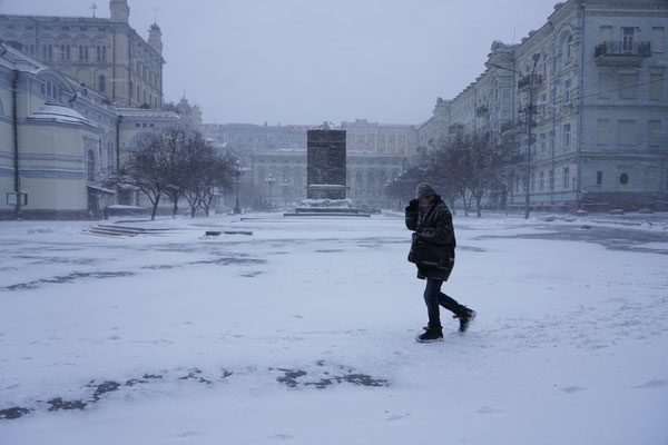 A hard winter's day in Kyiv. Particularly difficult is the situation in the capital Kyiv and its suburbs destroyed in the first months of the war, half the population lives with electricity, water and heating rationed during the day. 