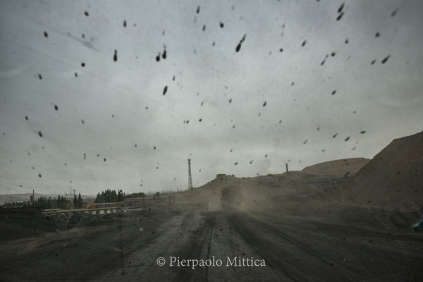 hundreds of trucks go back and forth everyday among the plants along the road leading to the coal mines. the obsolete diesel engines emissions and the coal dust volatilized during the trips create a deadly mix contaminating air and land