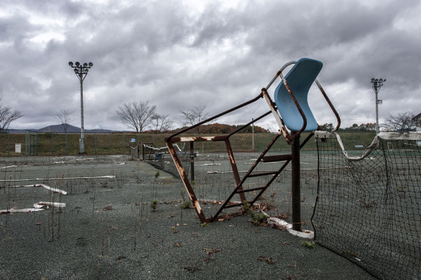 Because of the winds, which in the early days of the incident breathed into these areas, and the high concentration of rainfall occurred in those days, Iitate is one of the most contaminated, but the population has been evacuated after two months. Iitate