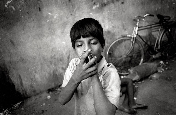 Glue - sniffing, Mumbai 2002