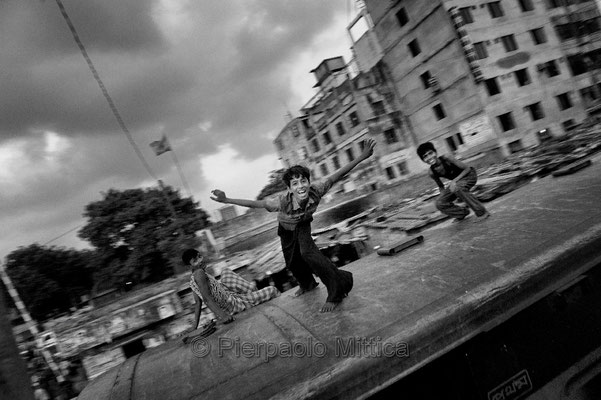 Squatting on the roofs of trains the children can move towards the rubbish dumps of Dhaka, where they make a living picking up and recycling. Karowanbazaar station, Dhaka