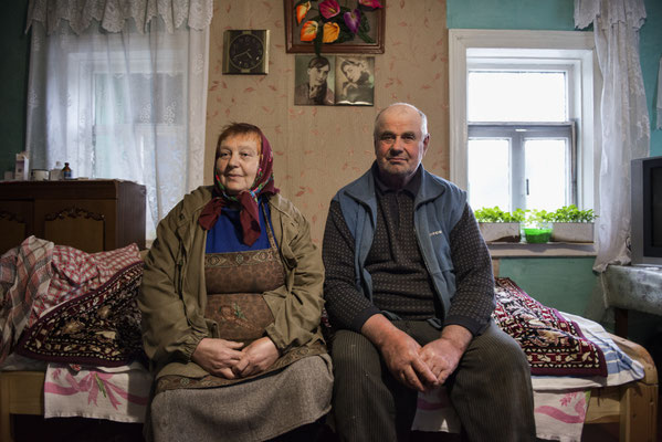 Vasilij 80 years old and his wife Matriona 76, in their home in Teremzy. Before the accident, and the following evacuation, the village had 300 inhabitants. Today only 20 people leave here. Teremzy, Chernobyl Exclusion Zone