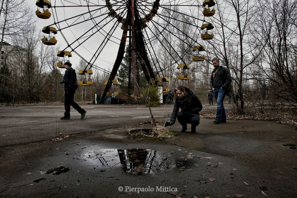 Ida in the square of Ferris wheel while measuring the radioactivity with her Geiger counter. Ida comes from Norway and is passionate about abandoned places. 