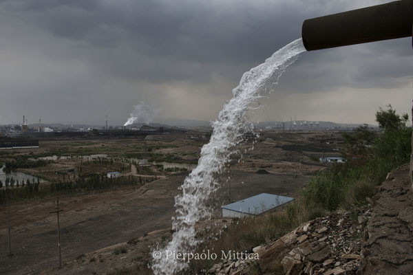 Water flowing out from an aqueduct with no control, even though the mineral basin is more and more short on water reserves