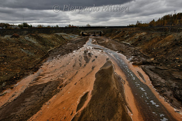 The river Sak-Elga, where the smelting copper plant dumps its waste. 