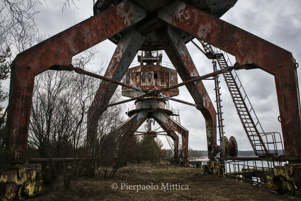 the cranes of the harbor of Chernobyl, one of the places soon to be dismantled to recycle the metal parts