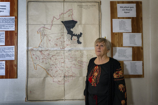 Nadia Lishilenko director of the Radinka school in front of the map of lands contaminated by Chernobyl. In 2015 the government decided to declassify these provinces from zone 4 to "clean" areas to stop paying compensation to the affected population.