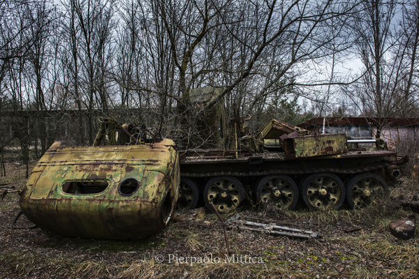 A very high contaminated tank dismantled by metallists and used to liquidate the accident on 1986.